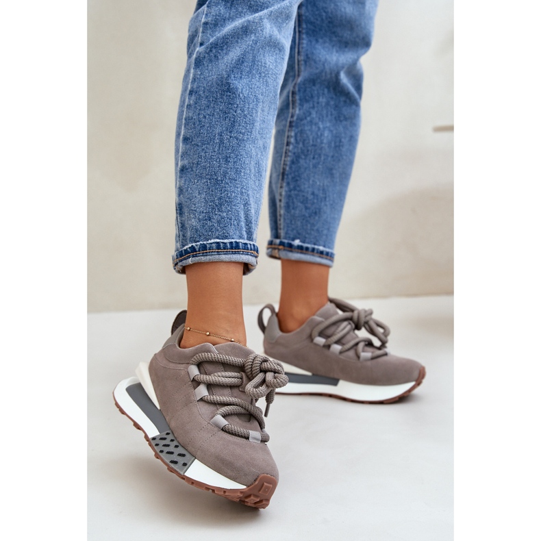 Naisten mokkanahkaiset tennarit alustalla, jossa paksu nauhoitus Artiker 54C1463 harmaa 2