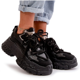 Naisten urheilun lenkkarit massiivisella mustalla pohjalla 4