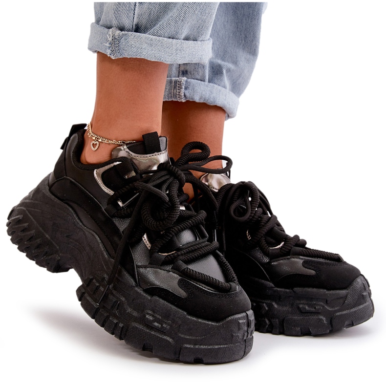 Naisten urheilun lenkkarit massiivisella mustalla pohjalla 4