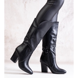 Mustat korkeakorkoiset saappaat Amaren ekonahasta 2