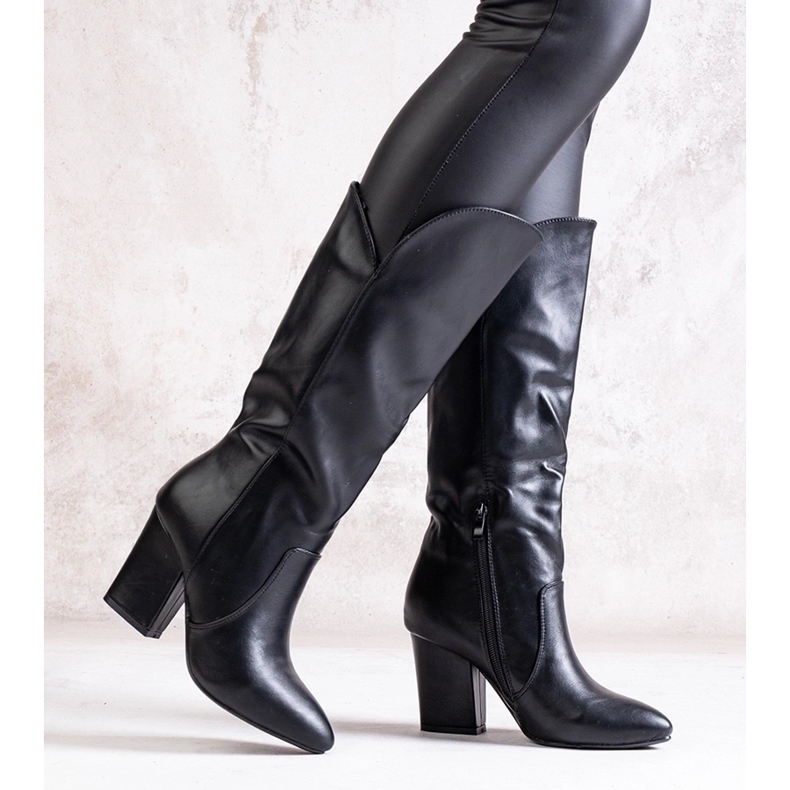 Mustat korkeakorkoiset saappaat Amaren ekonahasta 2