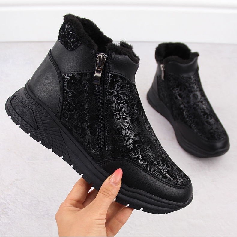 Naisten mustat nahkaiset nilkkurit kukilla T.Sokolski Z24-329 1