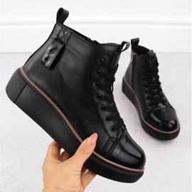 Naisten nahkaiset, eristetyt mustat saappaat T.Sokolski Z24-218 1