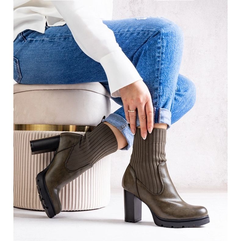 Vihreät nilkkurit Aseran ekonahasta 1