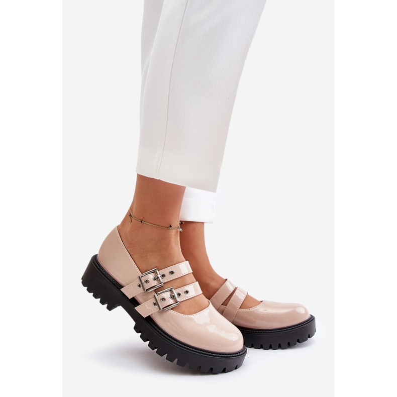 Naisten kengät Patenttibeigellä olkaimet Terione 1