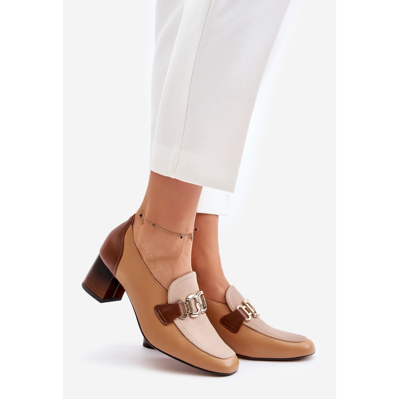 Nahkaiset korkeakorkoiset pumput kultakoristeella Laura Messi 2861 ruskea 1