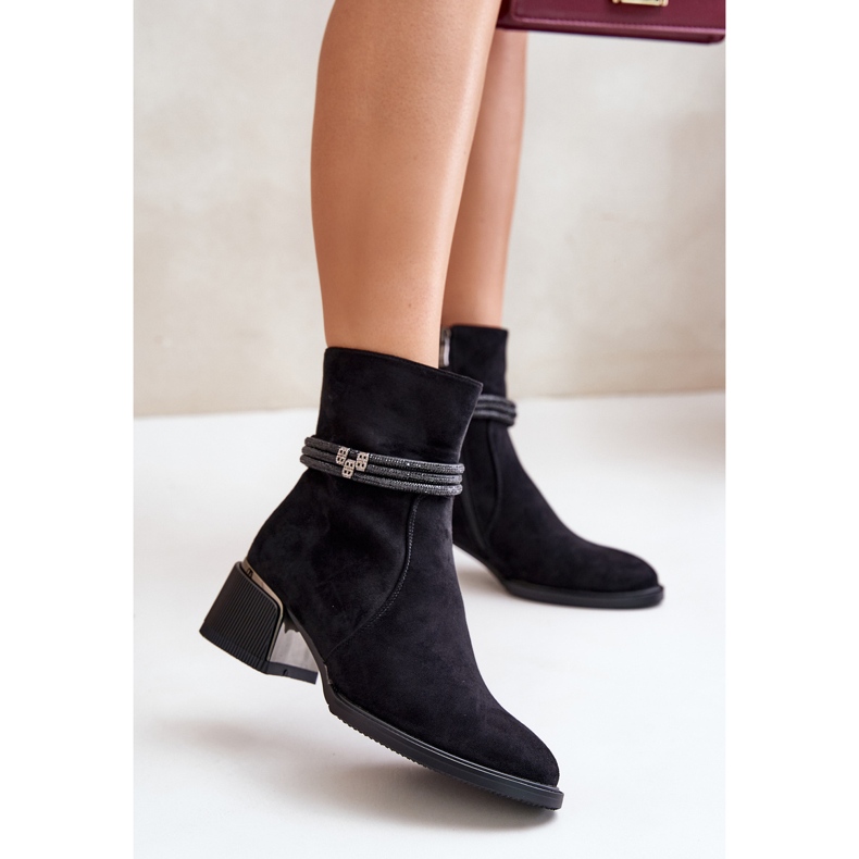 S.Barski Eristetyt naisten saappaat matalilla koroilla koristeellisilla hihnoilla D&amp;A MR880-027 musta 2