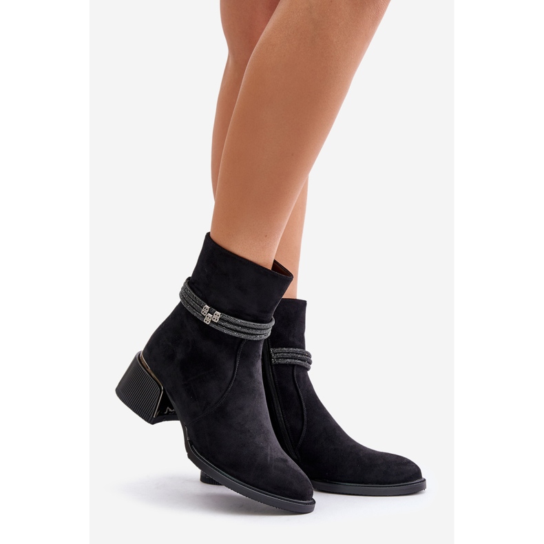 S.Barski Eristetyt naisten saappaat matalilla koroilla koristeellisilla hihnoilla D&amp;A MR880-027 musta 1