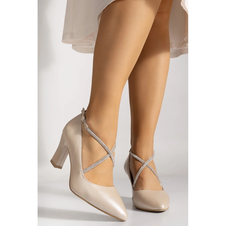 Nahkapumput koristeellisilla ristihihnoilla, beige BUTDAM 1