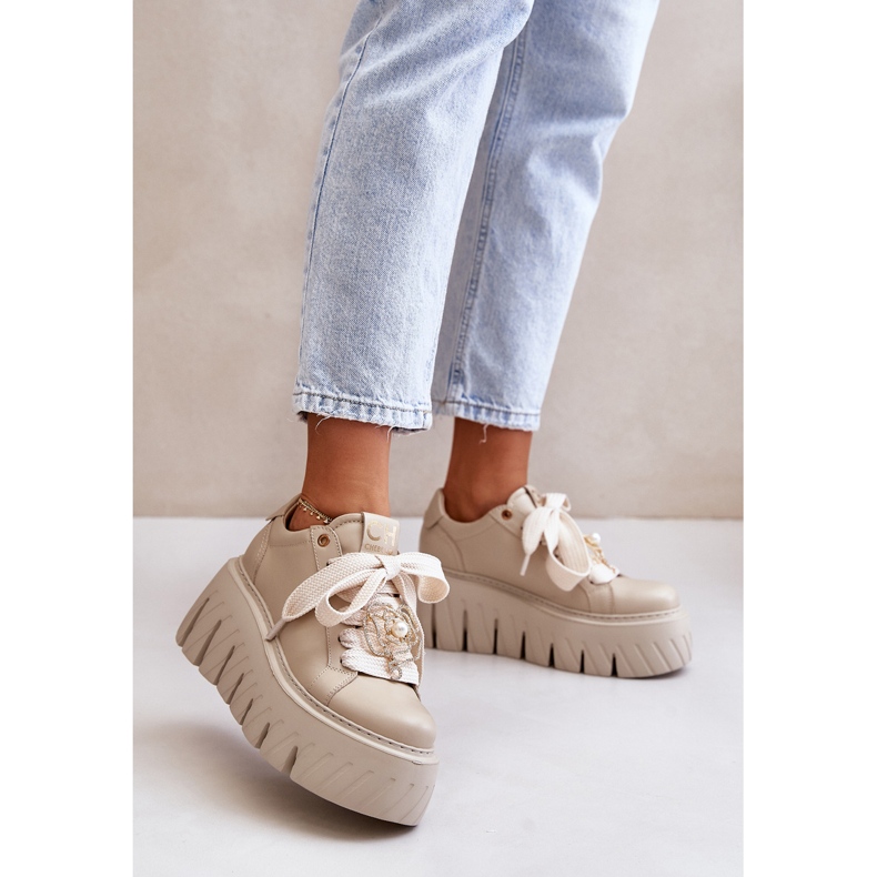 Naisten tennarit massiivisessa pohjassa kultakoristeella CheBello 4530 beige 2