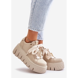 Naisten tennarit massiivisessa pohjassa kultakoristeella CheBello 4530 beige 1