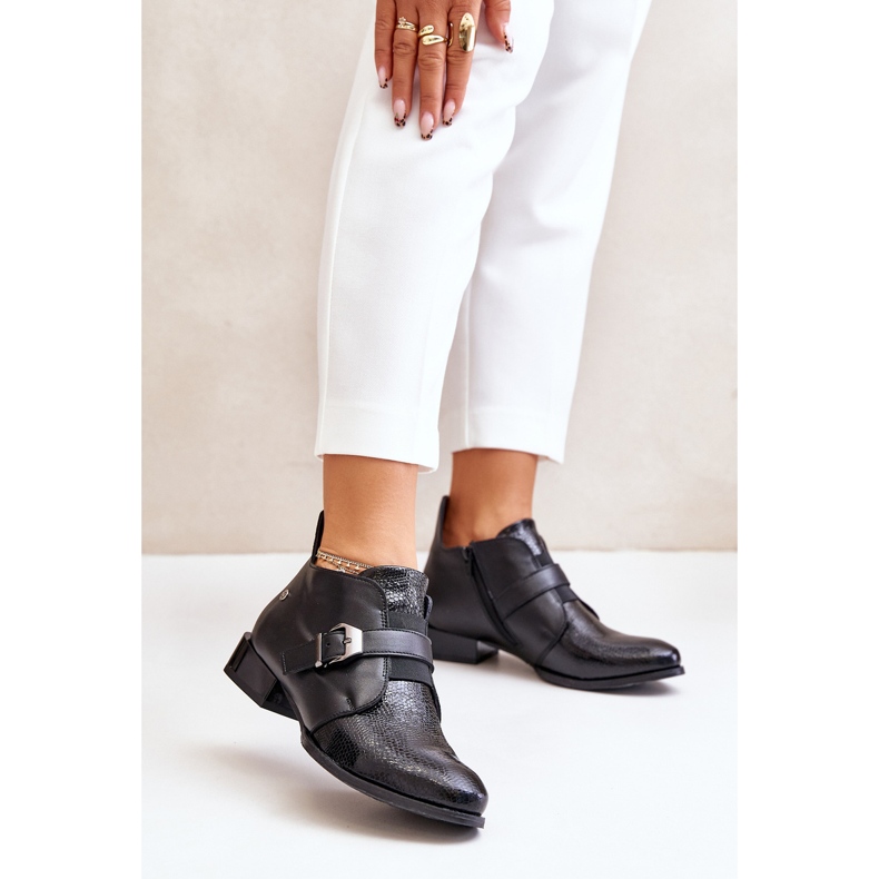 Nahkaiset matalat saappaat vetoketjulla Maciejka 06692-01 Musta 2