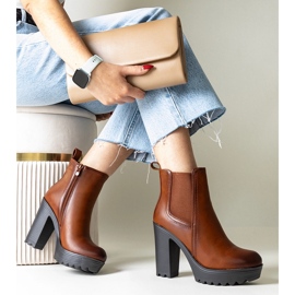 Maladin ruskeat nilkkurit korkealla korolla 1