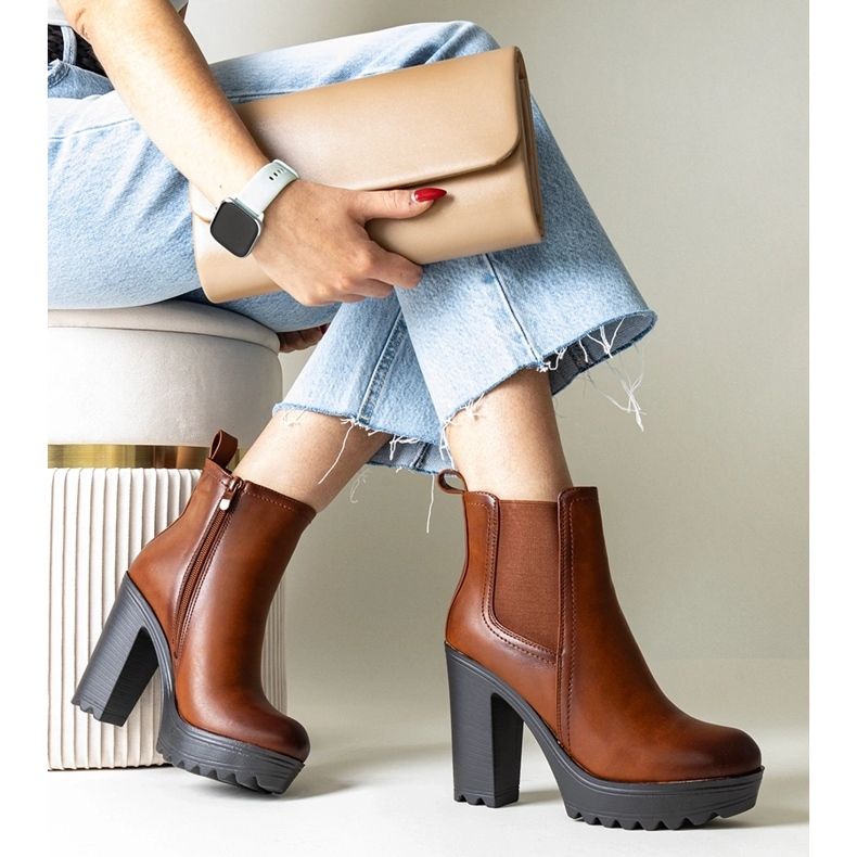 Maladin ruskeat nilkkurit korkealla korolla 1