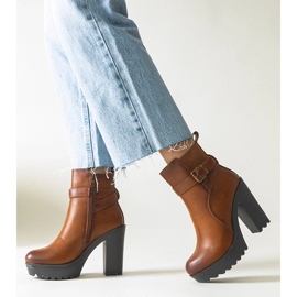 Ruskeat korkeakorkoiset nilkkurit Lubenalta 1