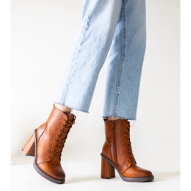 Ruskeat Gergesin ekonahasta valmistetut nilkkurit 1