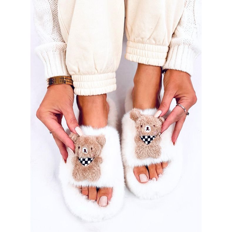 Bando Beige -turkistossut nallekarhulla 1