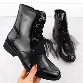 Mustat kiiltonahkaiset nilkkurit, joissa rusetti S.Barskilta 1