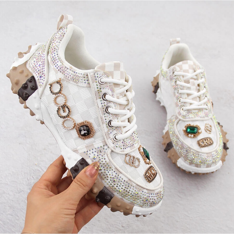 Naisten kengät, jotka on koristeltu runsaasti zirkoneilla, valkoinen Potocki 16324 1