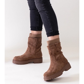 Ruskeat nilkkurit, joissa on Ralia-sukka 1