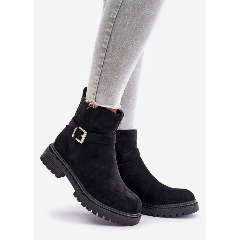 Eristetyt Eco Suede -saappaat vetoketjulla ja soljella, musta Zinovelle 1