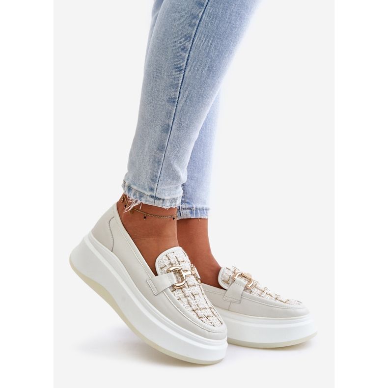 Naisten nahkaiset mokasiinit, kultakoriste Vinceza 89105 vaalea beige 1