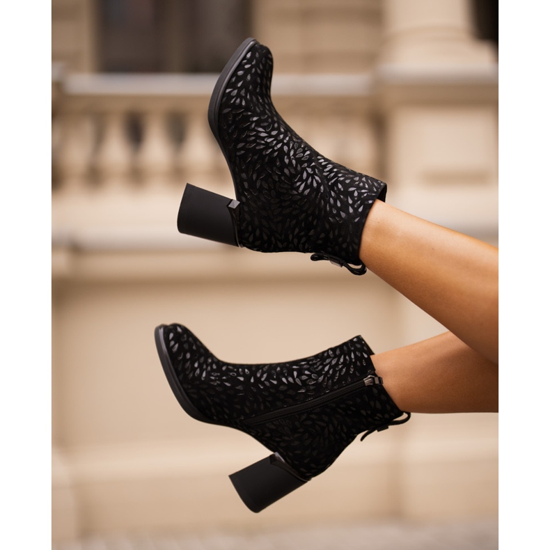 S.Barski mokkanahkaiset nilkkurit koristeellisella kohokuvioidulla D&amp;A CR42-192 musta 1