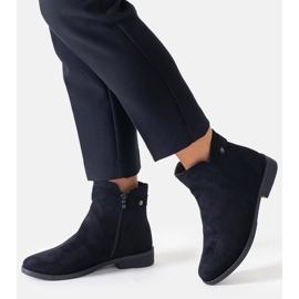 Mustat klassiset nilkkurit, jotka on valmistettu Pereia ekologisesta mokkasta 1