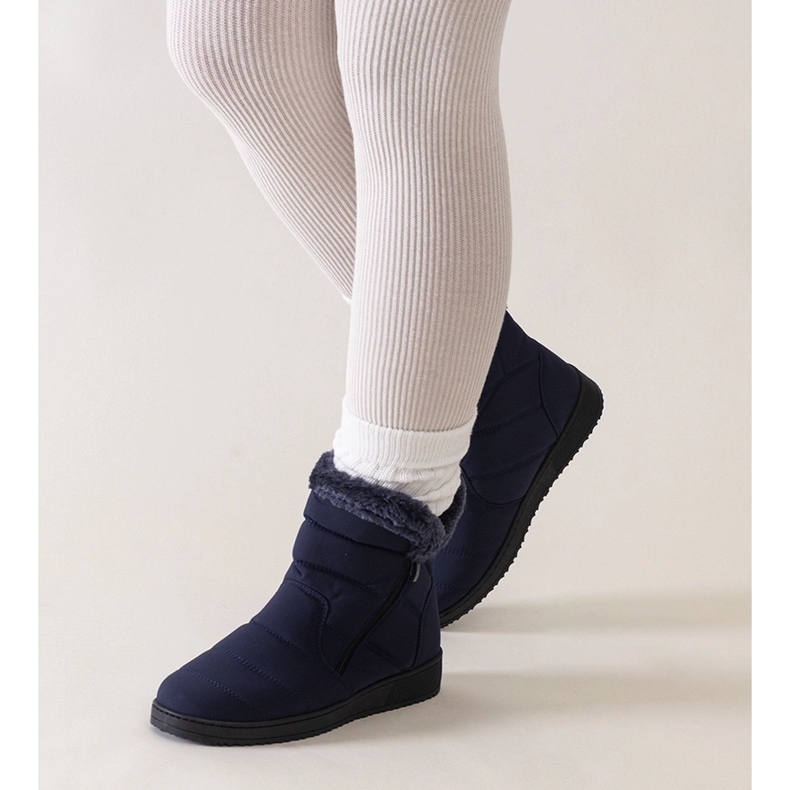 Tummansiniset lumisaappaat, jotka on koristeltu Khit-turkiksella sininen 1