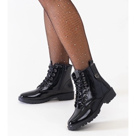 Mustat patentoidut työntekijänilkkurit Madana-alustalla 1