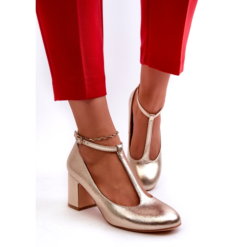 Mascara Naisten pumput, joissa on ekosilattia kultaisella metallipylväällä kultainen 4