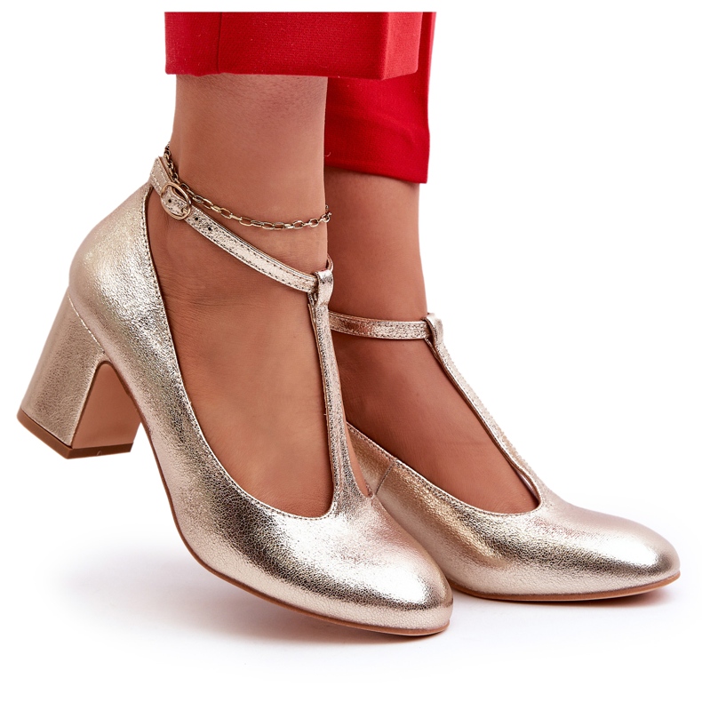 Mascara Naisten pumput, joissa on ekosilattia kultaisella metallipylväällä kultainen 7