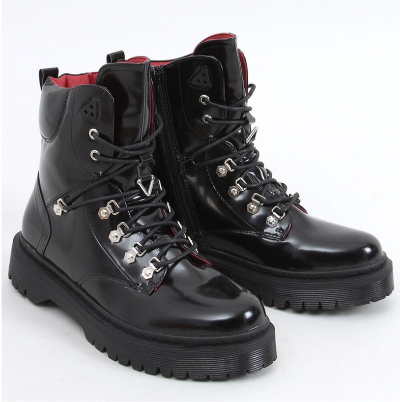 Kari Musta nilkkurit - Inello 1