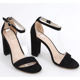 Mustat korkeakorkoiset sandaalit 1