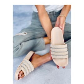 Beige tekojalokivisandaali 1