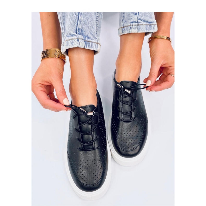 Mustat harjakattoiset lenkkarit 1