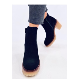 Saappaat leveällä kantapäällä ja suojalla Mattis Black - Inello musta 2