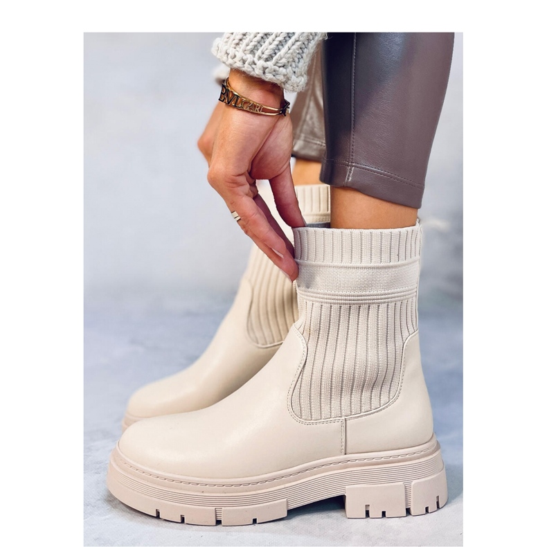 Beiget nilkkurit, joissa joustava päällinen 1