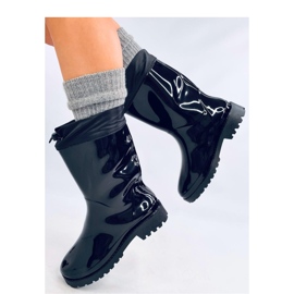 Maalatut kalossit mustalla rannekkeella 1