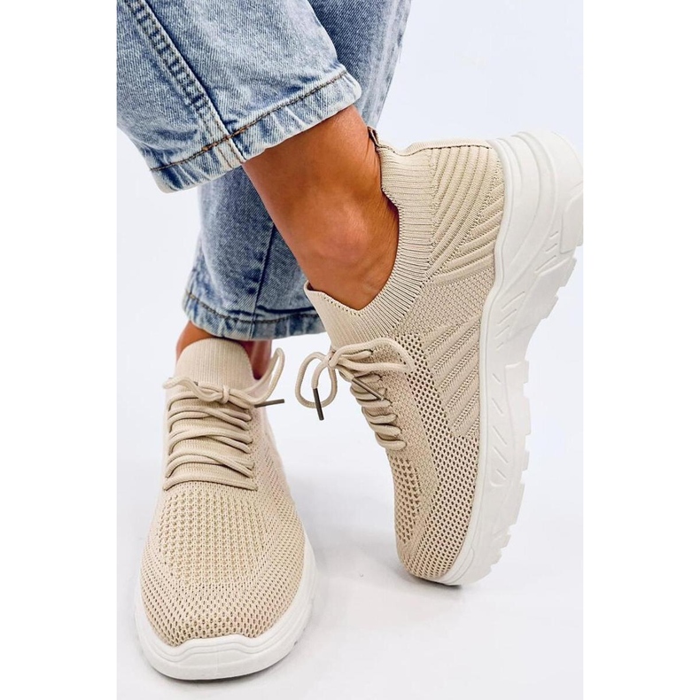 Naisten beigenväriset urheilukengät 1