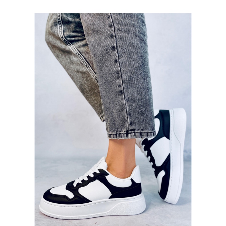 Naisten korkeapohjaiset tennarit, musta valkoinen 1