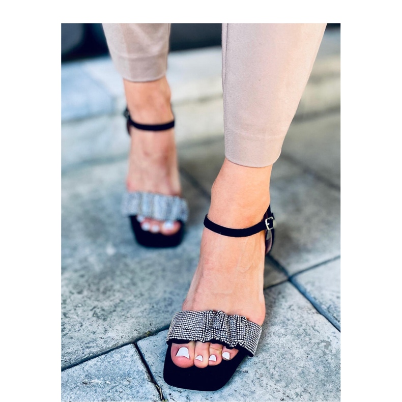 Dash Mustat leveäkorkoiset sandaalit - Inello 1