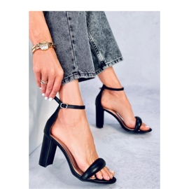 Jonah Mustat korkeakorkoiset sandaalit - Inello 1