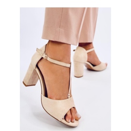 Ferdi Beige korkeakorkoiset sandaalit kullanvärisillä koristeilla - Inello 1