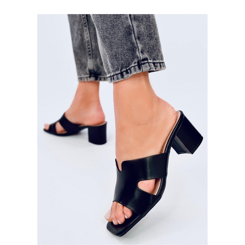 Vallon Musta korkeakorkoinen varvassandaali - Inello 2