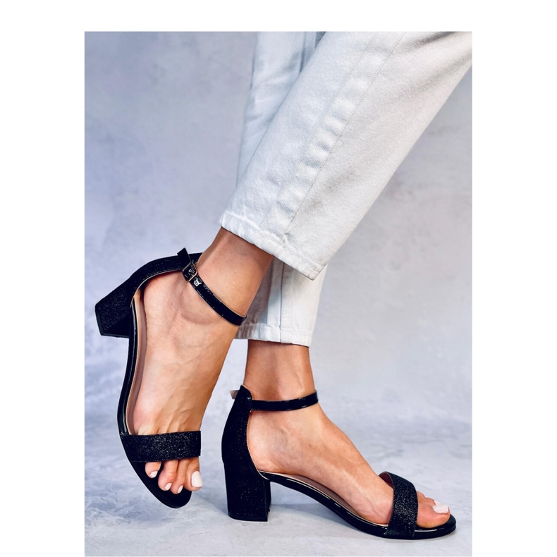 Costello Mustat korkeakorkoiset sandaalit - Inello 1