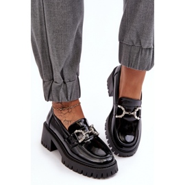 Mustat patentoidut korkokengät 2