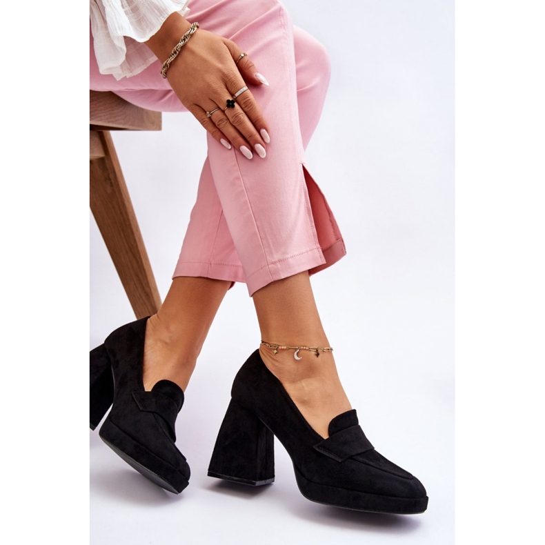 Mustat naisten pumput massiivisella kantapäällä 1