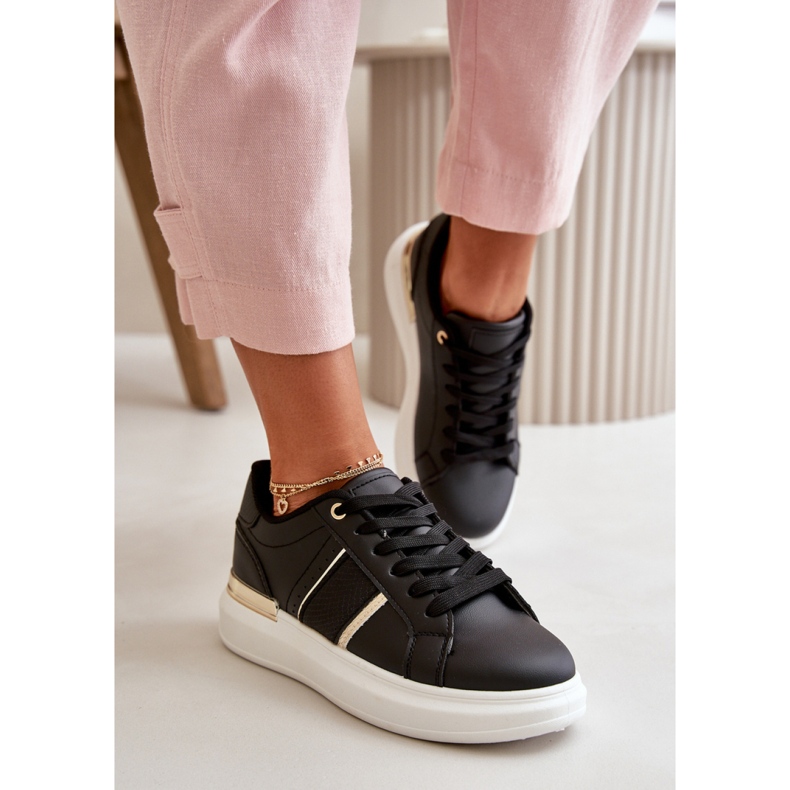 Mustat alustan urheilukengät 1