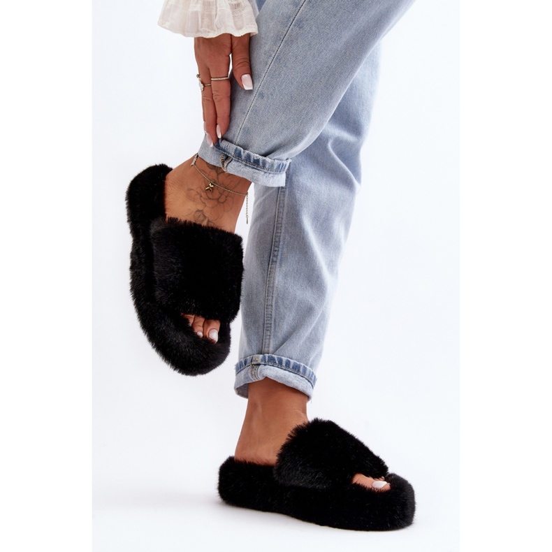 Mustat naisten turkistossut 1